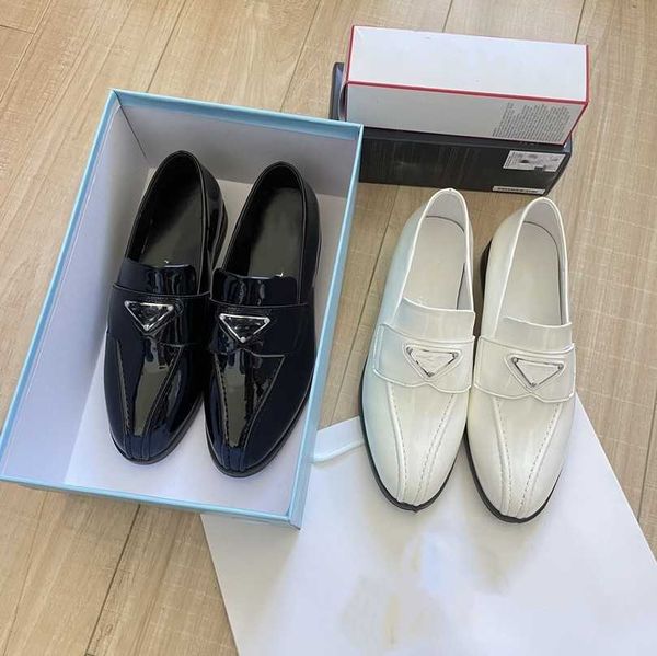 2023 latest women's p pointy-toe loafer dress shoes designer white black patent triangle buckle sandal monolith thick bottom leather fo
2023 latest women's p pointy-toe loafer dress shoes designer white black patent triangle buckle sandal monolith thick bottom leather fo