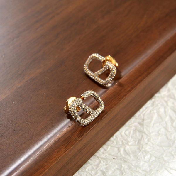 luxury full diamond earrings women designer brand earrings v letter with logo gold plated silver large, small and medium size three specific, Golden;silver
luxury full diamond earrings women designer brand earrings v letter with logo gold plated silver large, small and medium size three specific, Golden;silver