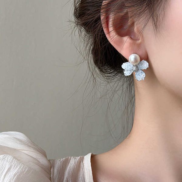 s925 silver needle earrings, female blue zircon flower, freshwater pearl, light luxury, small and elegant style, high grade earrings, Golden
s925 silver needle earrings, female blue zircon flower, freshwater pearl, light luxury, small and elegant style, high grade earrings, Golden