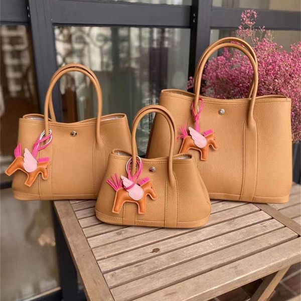 wholesale original party garden home tote bags online shop baotou layer cowhide litchi pattern with canvas shoulder strap large medium and s
wholesale original party garden home tote bags online shop baotou layer cowhide litchi pattern with canvas shoulder strap large medium and s