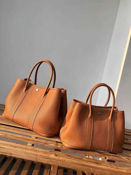luxury h ermes party garden designer tote bags for women gaohuo 2023 new fashionable classic diagonal straddle handheld high capacity womens
luxury h ermes party garden designer tote bags for women gaohuo 2023 new fashionable classic diagonal straddle handheld high capacity womens