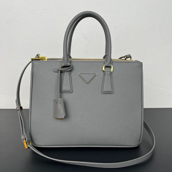 elegant, different, fresh and pleasant color bright, elegant, elegant, classic atmosphere, retro style bag, fashion external bag, practical
elegant, different, fresh and pleasant color bright, elegant, elegant, classic atmosphere, retro style bag, fashion external bag, practical
