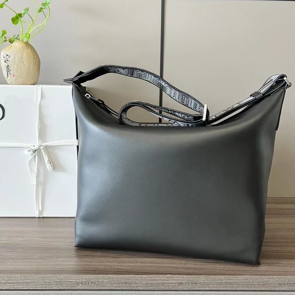 l new original single soft leather handbag jacquard shopping bag ladies' fashion in large capacity inclined gift bag canvas lining comp
l new original single soft leather handbag jacquard shopping bag ladies' fashion in large capacity inclined gift bag canvas lining comp