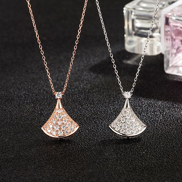 jewelry pendant women's jewelry fashion designer necklace fan-shaped luxury diamond design bulgariinn inlaid 3-color holiday gift versa, Silver
jewelry pendant women's jewelry fashion designer necklace fan-shaped luxury diamond design bulgariinn inlaid 3-color holiday gift versa, Silver