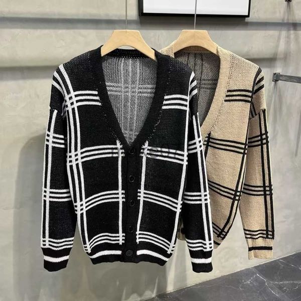 men's sweaters autumn and winter plaid cardigan sweater trend boys wear loose sweater coat j230802, White;black
men's sweaters autumn and winter plaid cardigan sweater trend boys wear loose sweater coat j230802, White;black