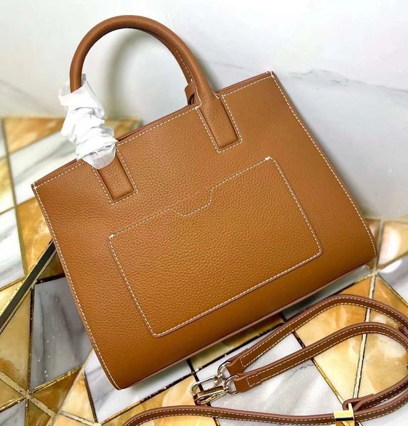 2023 high-quality designer luxury handbag made of cow leather beautifully designed detachable shoulder strap to carry 8376
2023 high-quality designer luxury handbag made of cow leather beautifully designed detachable shoulder strap to carry 8376