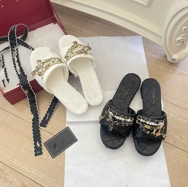 2023 autumn ladies slippers branded pearl chains slipper interlocking c flat bottom mules outerwear checks quilted beach sandals womens casu, Black
2023 autumn ladies slippers branded pearl chains slipper interlocking c flat bottom mules outerwear checks quilted beach sandals womens casu, Black