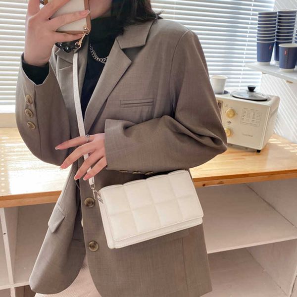 2022 new solid color fashion shoulder handbags female travel cross body bag weave small pu leather crossbody bags for kid1, Black
2022 new solid color fashion shoulder handbags female travel cross body bag weave small pu leather crossbody bags for kid1, Black