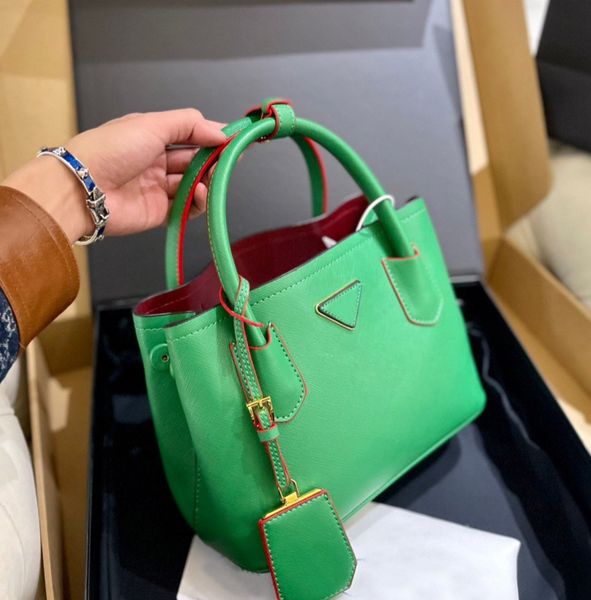 famous designer bags the tote bag fashion luxury women crossbody pochette handbags leather shoulder casual square handbag totes bags women h
famous designer bags the tote bag fashion luxury women crossbody pochette handbags leather shoulder casual square handbag totes bags women h