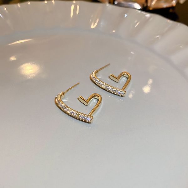 light luxury high-end temperament stud earrings simple fashion earrings women's electroplated silver needle zircon love earrings, Golden;silver
light luxury high-end temperament stud earrings simple fashion earrings women's electroplated silver needle zircon love earrings, Golden;silver