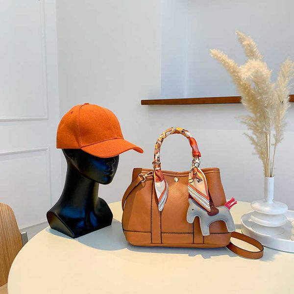 wholesale original party garden home tote bags online shop autumn and winter 2023 new womens bag large capacity simple single shoulder cross
wholesale original party garden home tote bags online shop autumn and winter 2023 new womens bag large capacity simple single shoulder cross