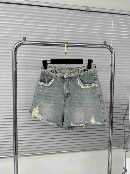 xiaoxiangfeng waist embroidery made of old fur edge with micro rage show legs long denim shorts for women, White;black
xiaoxiangfeng waist embroidery made of old fur edge with micro rage show legs long denim shorts for women, White;black