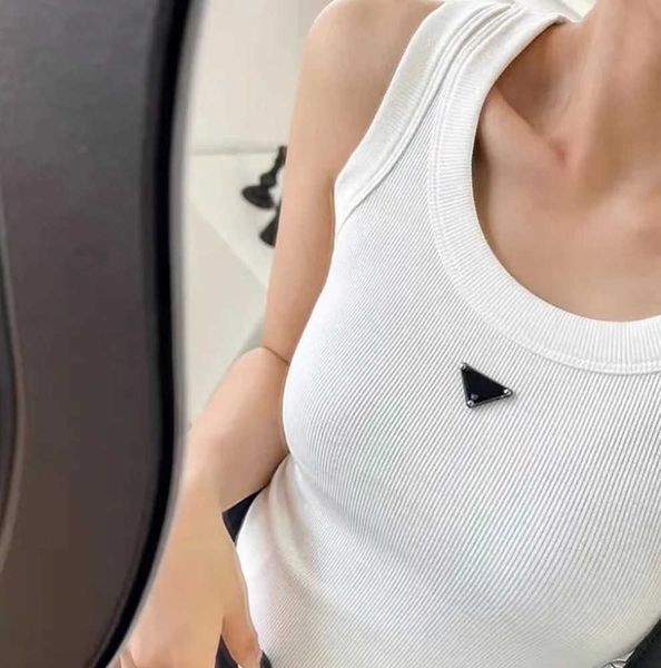 luxury designer womens t shirts summer women tees crop embroidery off shoulder black tank casual sleeveless backless solid color vest, White
luxury designer womens t shirts summer women tees crop embroidery off shoulder black tank casual sleeveless backless solid color vest, White
