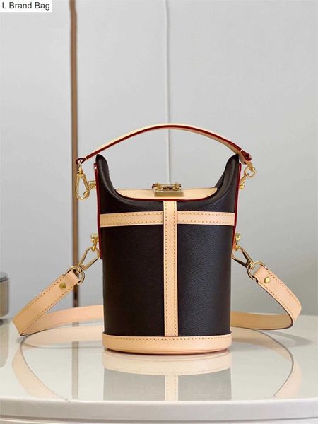 2023 new 10a designers classic duffle rossbody bags package womens fashion leather handbag bucket with strap canvas cylinder shoulder m650, Black
2023 new 10a designers classic duffle rossbody bags package womens fashion leather handbag bucket with strap canvas cylinder shoulder m650, Black