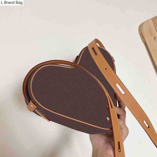 2023 new 5a wallets hh boite chapeau souple womens designer mini bags red heart shape bag coin purse luxurious shoulder cross body small han, Black
2023 new 5a wallets hh boite chapeau souple womens designer mini bags red heart shape bag coin purse luxurious shoulder cross body small han, Black