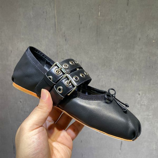 dress shoes luxury women's sheepskin ballet flats fall 2023 styles belt buckle butterfly knot punk leather woman casual designer 230801, Black
dress shoes luxury women's sheepskin ballet flats fall 2023 styles belt buckle butterfly knot punk leather woman casual designer 230801, Black