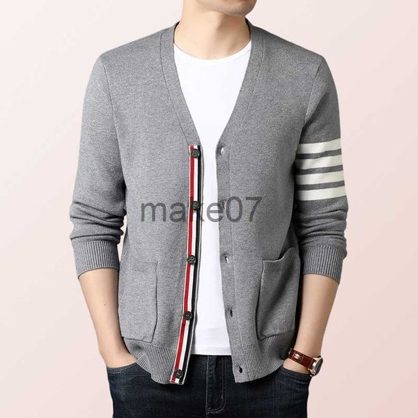 men's sweaters 2023 season popular threecolor striped men's cardigan coattrendy striped men's cardigan coat wool knitwearswea, White;black
men's sweaters 2023 season popular threecolor striped men's cardigan coattrendy striped men's cardigan coat wool knitwearswea, White;black