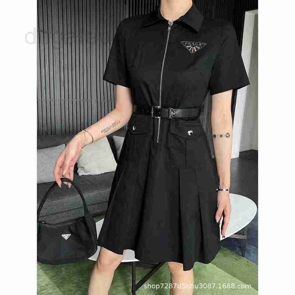 basic & casual dresses designer summer new polo neck zipper dress triangle emblem decorative pleated skirt with elegant style r7mo, Black;gray
basic & casual dresses designer summer new polo neck zipper dress triangle emblem decorative pleated skirt with elegant style r7mo, Black;gray