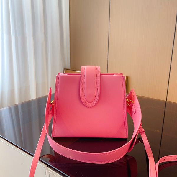 luxury women shoulder bags chain hasp handbags designer tote letter wide strap crossbody bag large capacity clutch purses 10 colors
luxury women shoulder bags chain hasp handbags designer tote letter wide strap crossbody bag large capacity clutch purses 10 colors