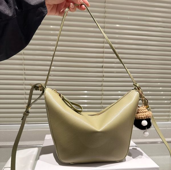 Fashion Trunk Handbags womens Luxury Shoulder Bags Thick Chain Ladies Underarm Small Totes Embossed Colorfull Suitcases, Black
Fashion Trunk Handbags womens Luxury Shoulder Bags Thick Chain Ladies Underarm Small Totes Embossed Colorfull Suitcases, Black