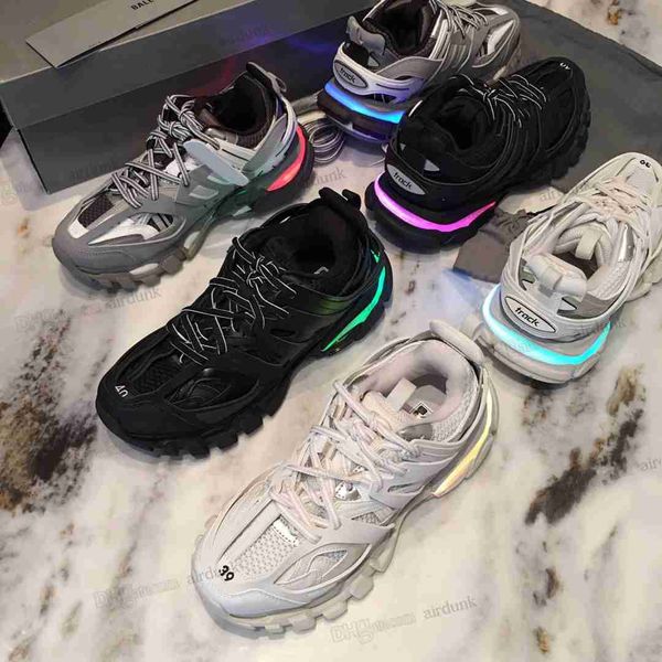luxury designer womens mens casual shoe track 3.0 led sneaker lighted gomma leather trainer nylon printed platform sneakers men light traine
luxury designer womens mens casual shoe track 3.0 led sneaker lighted gomma leather trainer nylon printed platform sneakers men light traine