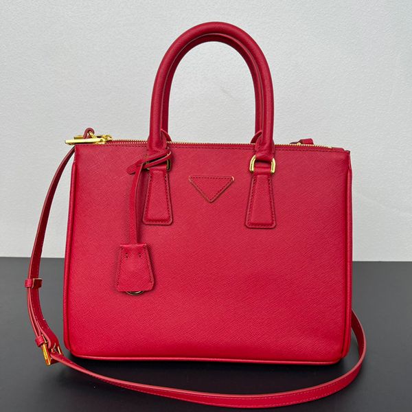 designer bag different, fresh and pleasant color bright, elegant, elegant, classic atmosphere, retro style bag, fashiontrend casual party le
designer bag different, fresh and pleasant color bright, elegant, elegant, classic atmosphere, retro style bag, fashiontrend casual party le