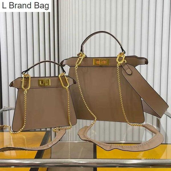 2023 new 10a fashion new style totes handbag 304120 twist the locks on both sides the inner lining is fitted with a zipper pocket removable, Black
2023 new 10a fashion new style totes handbag 304120 twist the locks on both sides the inner lining is fitted with a zipper pocket removable, Black