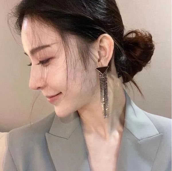 women fashion brand black stud earrings triangle long tassel chain dangle drop ear studs have stamps eardrop earrings for lady luxury design
women fashion brand black stud earrings triangle long tassel chain dangle drop ear studs have stamps eardrop earrings for lady luxury design
