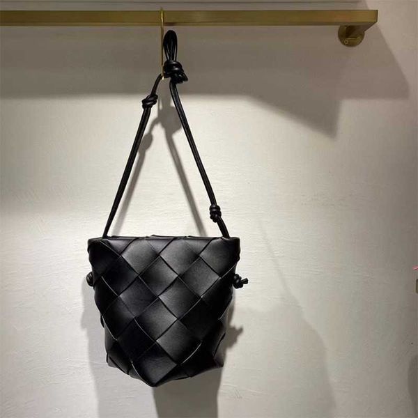abottegas vneta jodie mini teen intrecciato designer tote woven bag bucket bag diamond grid chain bag portable one shoulder crossbody bag fo
abottegas vneta jodie mini teen intrecciato designer tote woven bag bucket bag diamond grid chain bag portable one shoulder crossbody bag fo