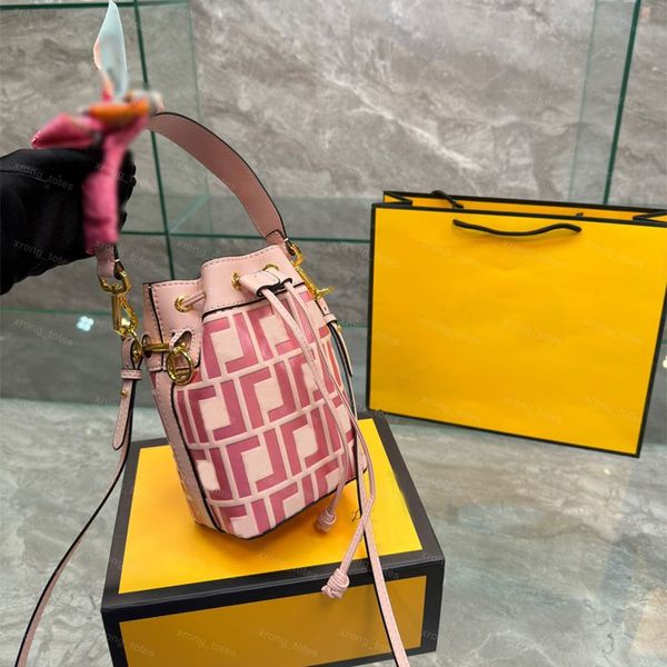 evening bags designer bucket bag women shoulder bags handbag with silk luxurys designers bags vintage handbags crossbody bag f mini totes pu
evening bags designer bucket bag women shoulder bags handbag with silk luxurys designers bags vintage handbags crossbody bag f mini totes pu