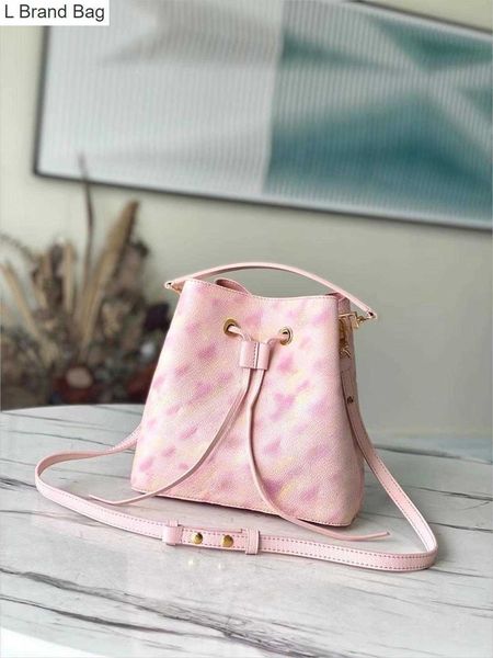 2023 new 10a designers bucket bag bicolour embossed luxury monograms leather handbag womens drawstring tote crossbody shoulder bag for ladie, Black
2023 new 10a designers bucket bag bicolour embossed luxury monograms leather handbag womens drawstring tote crossbody shoulder bag for ladie, Black