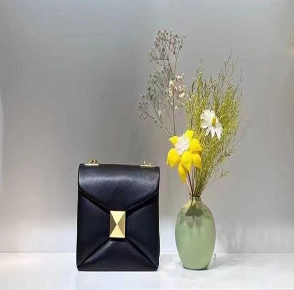 designer tote one 2023 lady bags chain cowhide ladiesdouble leather lady for designer square layer light bags luxury headband textu
designer tote one 2023 lady bags chain cowhide ladiesdouble leather lady for designer square layer light bags luxury headband textu