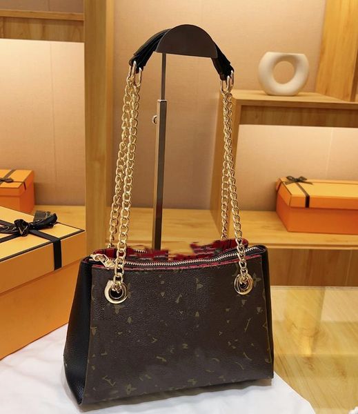 vintage tote bag large capacity crossbody chain shoulder fashion underarm bags new women's bag light luxury leather
vintage tote bag large capacity crossbody chain shoulder fashion underarm bags new women's bag light luxury leather