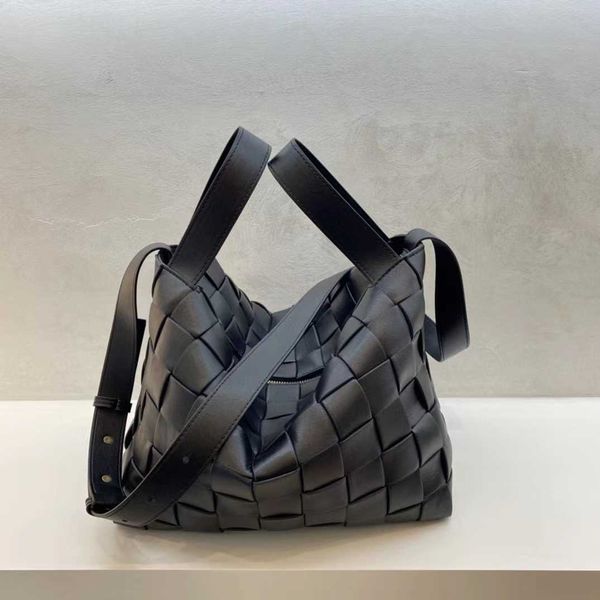 abottegas vneta jodie mini teen intrecciato designer tote women's bag handwoven large capacity commuting handheld shoulder bag
abottegas vneta jodie mini teen intrecciato designer tote women's bag handwoven large capacity commuting handheld shoulder bag