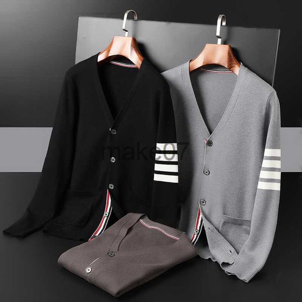 men's sweaters 2023 season popular threecolor striped men's cardigan coattrendy striped men's cardigan coat wool knitwearswea, White;black
men's sweaters 2023 season popular threecolor striped men's cardigan coattrendy striped men's cardigan coat wool knitwearswea, White;black