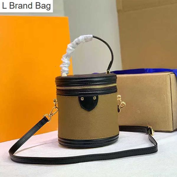 2023 new 7a designer cosmetic bags makeup bag beauty case reverse coated canvas clutch handbag women totes crossbody purse removable strap d, Black
2023 new 7a designer cosmetic bags makeup bag beauty case reverse coated canvas clutch handbag women totes crossbody purse removable strap d, Black