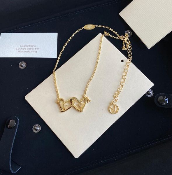 designer luxury 18k gold plated silver pendant necklaces copper material letter necklace links chains lovers christmas crystal jewelry 20sty
designer luxury 18k gold plated silver pendant necklaces copper material letter necklace links chains lovers christmas crystal jewelry 20sty