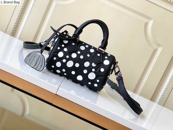 2023 new 10a designer luxury speedy nano yk 16 25 shoulder bag leather clutch handbag classic mini travel quality women's tote crossbod, Black
2023 new 10a designer luxury speedy nano yk 16 25 shoulder bag leather clutch handbag classic mini travel quality women's tote crossbod, Black