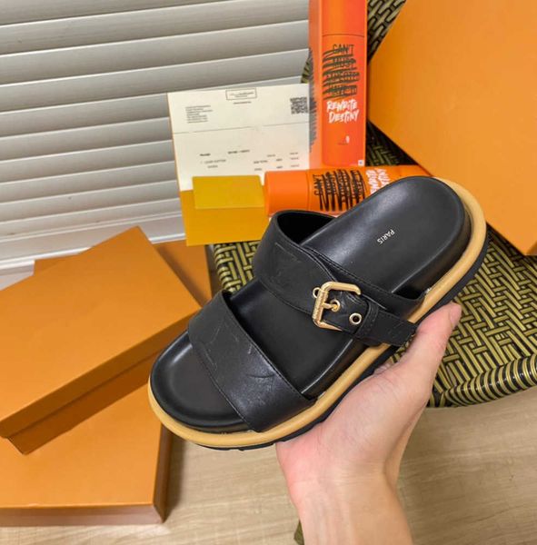 2023 new summer men women slippers suede leather mule clogs slippers luxury designer sandals two buckle beach slides footwear for men sapato, Black
2023 new summer men women slippers suede leather mule clogs slippers luxury designer sandals two buckle beach slides footwear for men sapato, Black