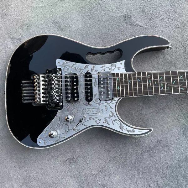 the band played popular seven-string electric guitars, high-gloss solid wood, black shell bindings, and realistic pictures
the band played popular seven-string electric guitars, high-gloss solid wood, black shell bindings, and realistic pictures