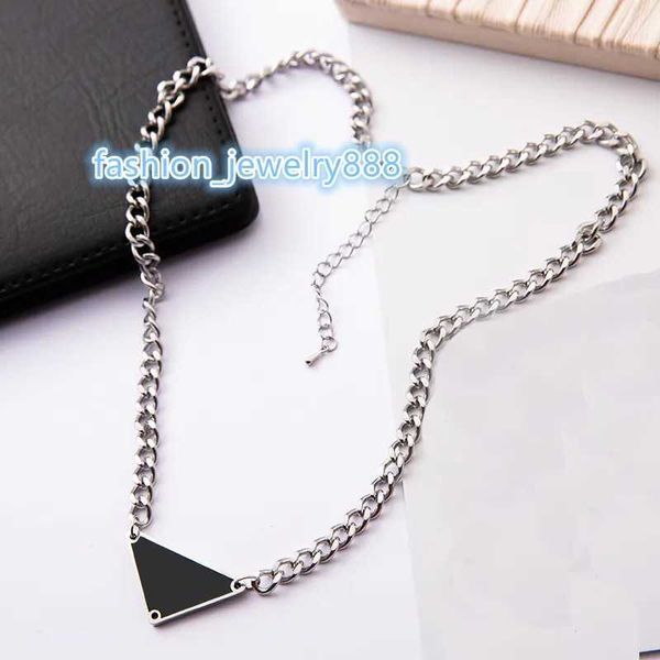 women's and men's luxury designer necklace chain fashion jewelry black and white p triangle pendant design party silver hip hop pu
women's and men's luxury designer necklace chain fashion jewelry black and white p triangle pendant design party silver hip hop pu