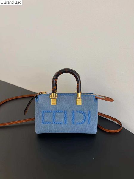2023 new 10a designer classic women's mini crossbody bag handbag shoulder bag gold parts ls3l, Black
2023 new 10a designer classic women's mini crossbody bag handbag shoulder bag gold parts ls3l, Black