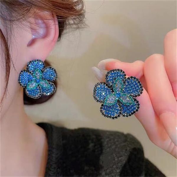 european and american fashion rhinestone earrings, blue flower crystal earrings, party wedding jewelry ae1041, Golden
european and american fashion rhinestone earrings, blue flower crystal earrings, party wedding jewelry ae1041, Golden