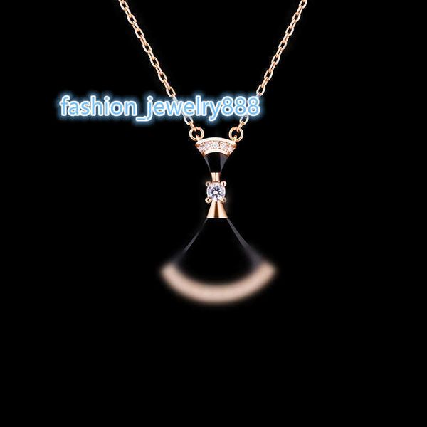 jewelry custom 18k rose gold small skirt necklace needlework chalcedony white fritillaria inlaid diamond collarbone ing, Silver
jewelry custom 18k rose gold small skirt necklace needlework chalcedony white fritillaria inlaid diamond collarbone ing, Silver