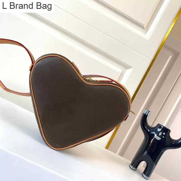 2023 new 10a wallets hh boite chapeau souple womens designer mini bags red heart shape bag coin purse luxurious shoulder cross body small ha, Black
2023 new 10a wallets hh boite chapeau souple womens designer mini bags red heart shape bag coin purse luxurious shoulder cross body small ha, Black