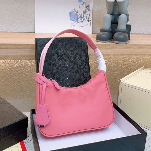 2023 new luxury designer bag handbag handbag classic underarm bag homeless ladies shoulder bag fashion purse canvas bag with dusting bag
2023 new luxury designer bag handbag handbag classic underarm bag homeless ladies shoulder bag fashion purse canvas bag with dusting bag