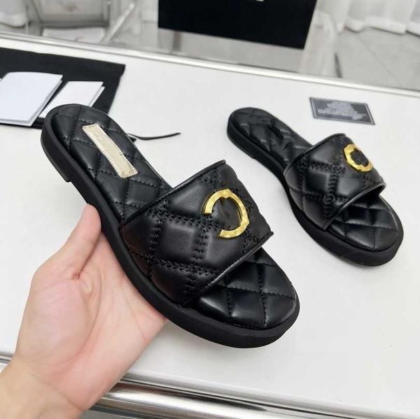 2023 women's quilted leather sandal embroidery padded platform slides designer mules gold interlocking c metal buckle branded sandals s, Black
2023 women's quilted leather sandal embroidery padded platform slides designer mules gold interlocking c metal buckle branded sandals s, Black