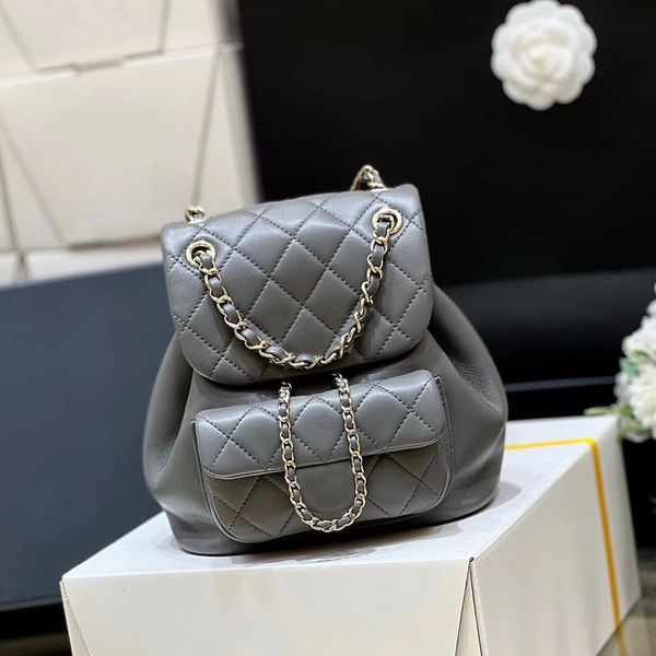 new high-quality lambskin material lady fashion school backpack high-capacity handbag lady one-shoulder leather bag
new high-quality lambskin material lady fashion school backpack high-capacity handbag lady one-shoulder leather bag