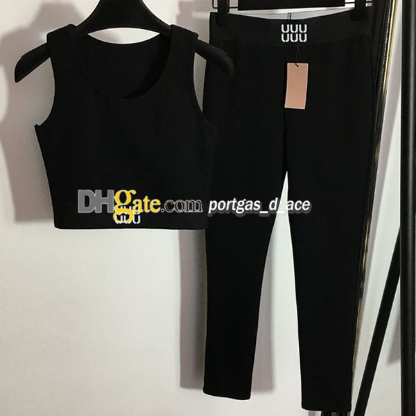 designer women tracksuits black sleeveless yoga set padded cropped sportswear woman gym tank leggings webbing letter tanks pants
designer women tracksuits black sleeveless yoga set padded cropped sportswear woman gym tank leggings webbing letter tanks pants