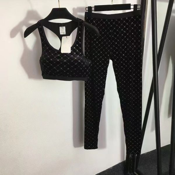 2023 designer new velvet yoga sports suit shiny silver plaid sports vest designer tracksuit legging set, White
2023 designer new velvet yoga sports suit shiny silver plaid sports vest designer tracksuit legging set, White
